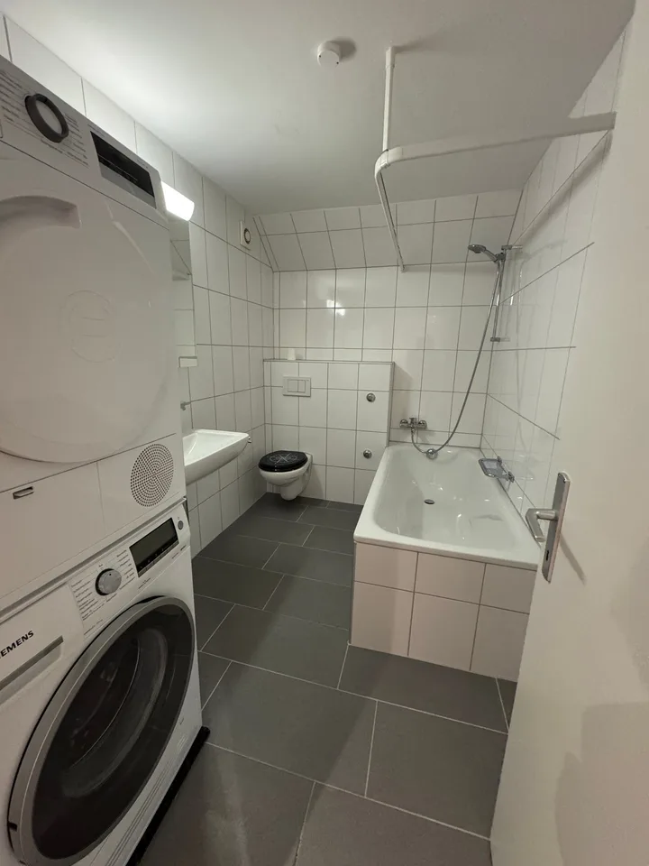 Helle 4-Zimmer-Wohnung mit Balkon und schöner Aussicht in Kirchleerau