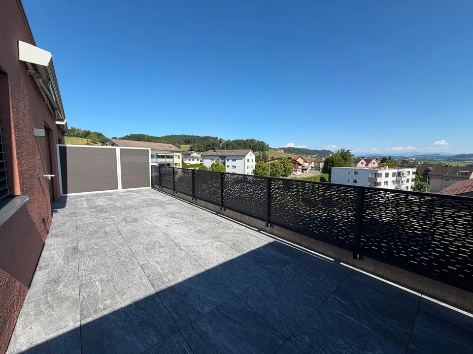 Appartement de 3,5 pièces en attique au 3e étage à Bettwiesen – disponible immédiatement
