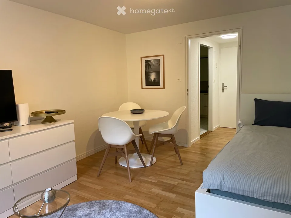 Gemütliche 1 Z. Wohnung zum Hinterhof / Cozy 1 room apartment facing back yard