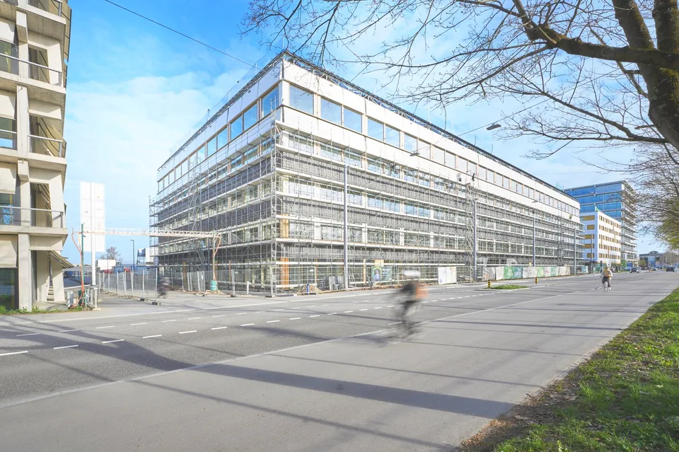 1'450 m² showroom on the ground floor: showroom, café or practice in Main Campus, Basel – photo 14 of 18