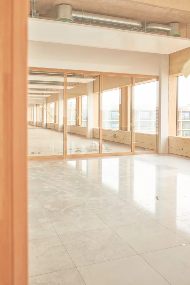 1'450 m² showroom on the ground floor: showroom, café or practice in Main Campus, Basel – photo 16 of 18