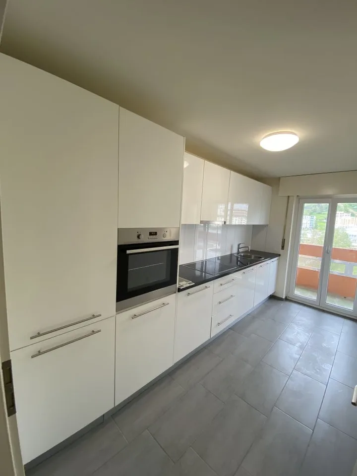 Appartement moderne de 3.5 pièces avec balcon à La Chaux-de-Fonds
