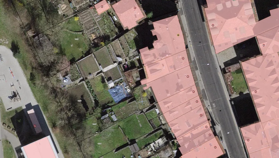 Plus que deux espaces disponibles! Découvrez un jardin, véritable havre de paix, en plein coeur de la ville de Fribourg !