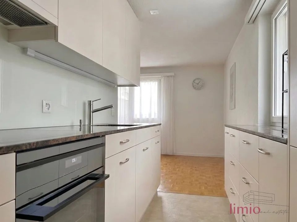 Appartement lumineux de 4,5 pièces rénové avec balcon SW à louer à Frauenfeld