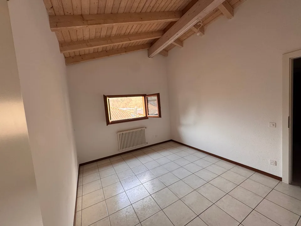Sigirino – 4,5 Lokale auf zwei Ebenen mit Balkon – Foto 6 von 8