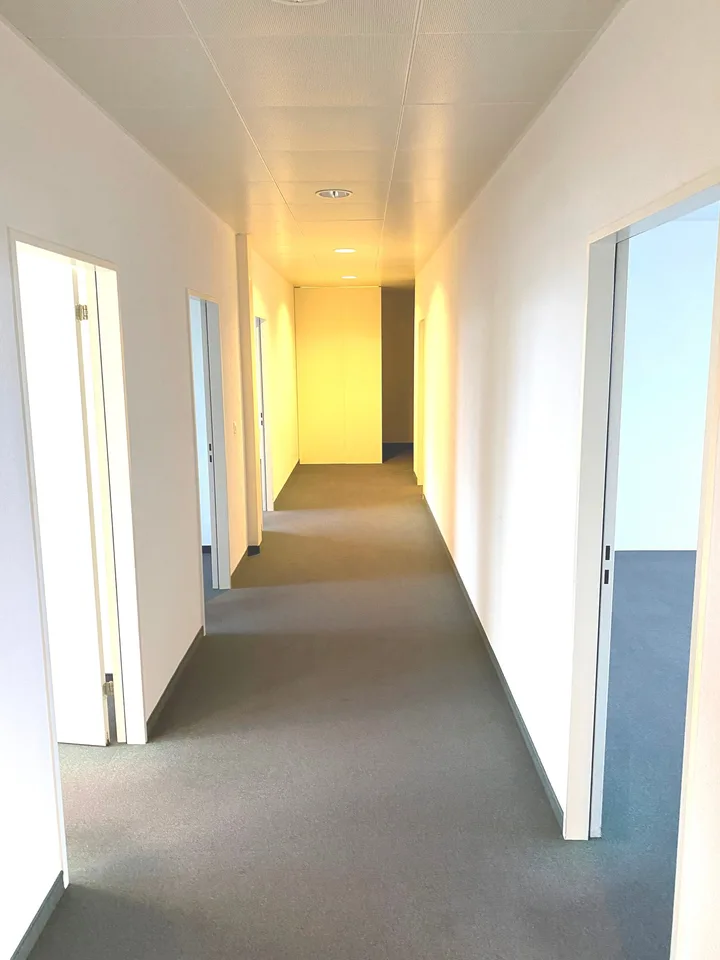 Moderne Büro- und Lagerräume in Glattbrugg - vis-a-vis Bahnhof Glattbrugg – Foto 15 von 22