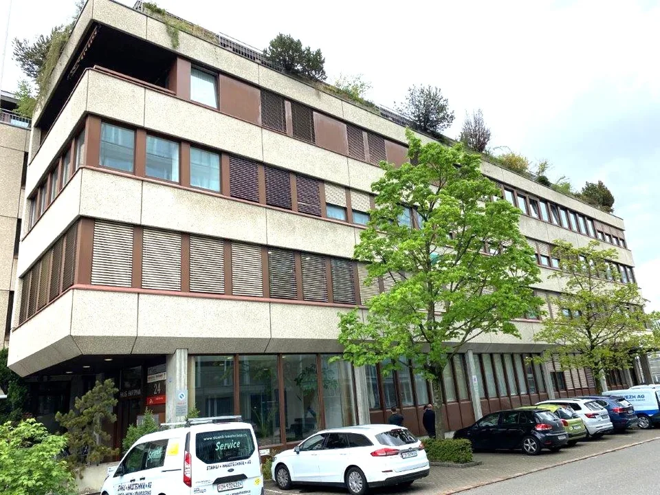 Spazi moderni per uffici e magazzini a Glattbrugg - di fronte alla stazione di Glattbrugg
