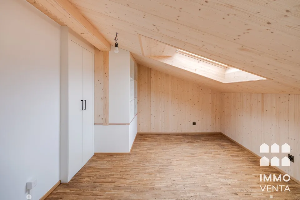 Exklusive 2.5-Zi.-Dachwohnung mit Terrasse in Biel | App. 2,5 pièces avec terrasse à Bienne
