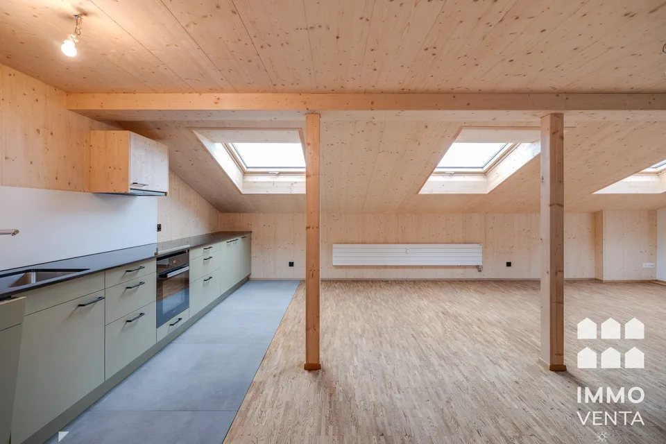 Exklusive 2.5-Zi.-Dachwohnung mit Terrasse in Biel | App. 2,5 pièces avec terrasse à Bienne