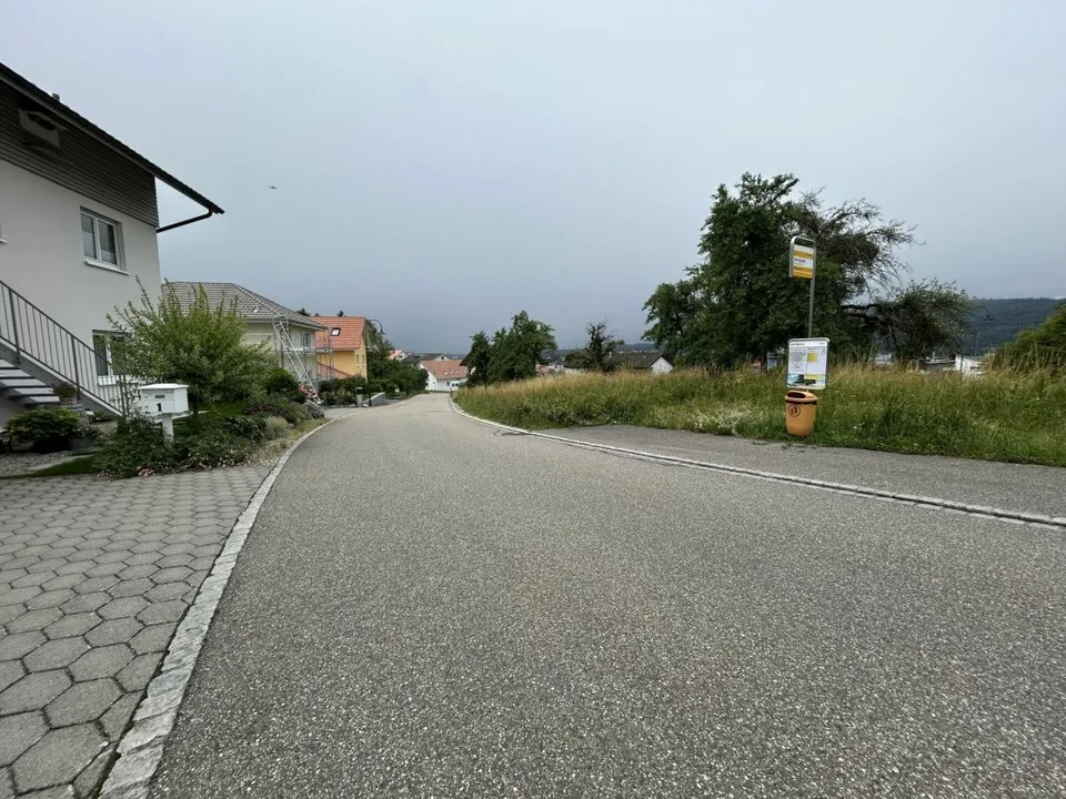 AUSSENPARKPLÄTZE ZU VERMIETEN