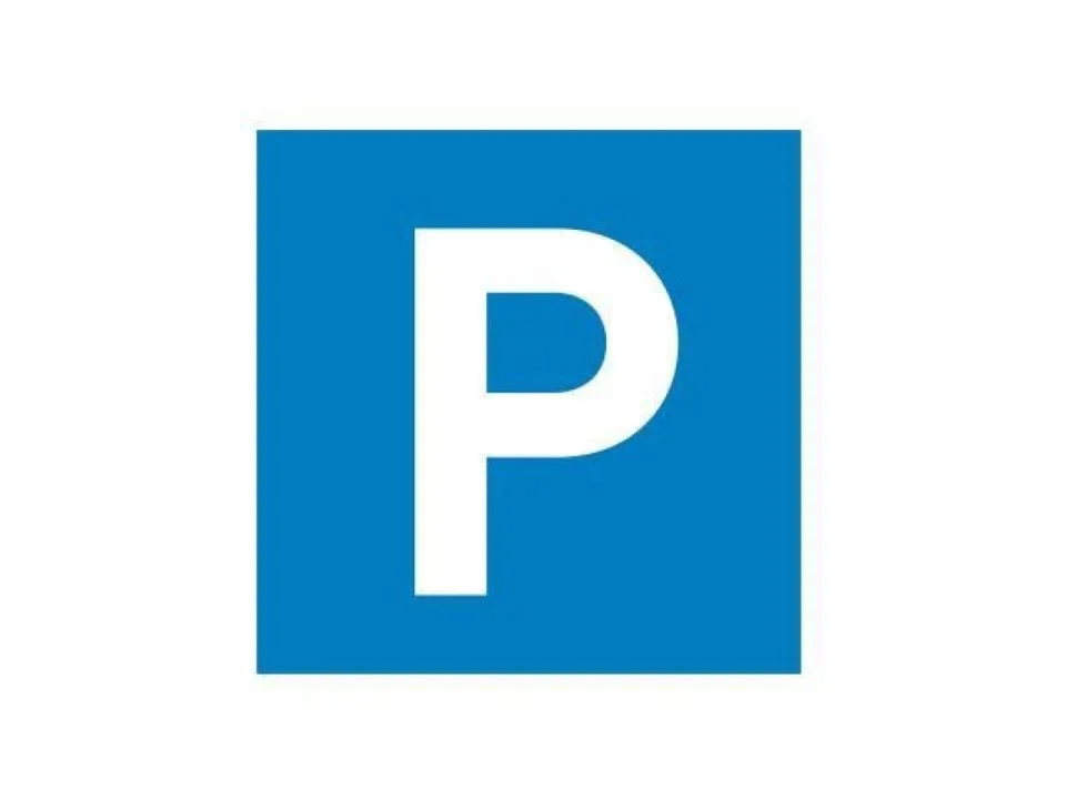 AUSSENPARKPLÄTZE ZU VERMIETEN