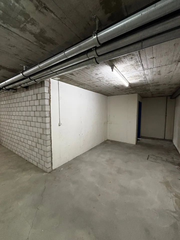 Locale per deposito o hobby direttamente alla stazione di Uster (72m², BG)