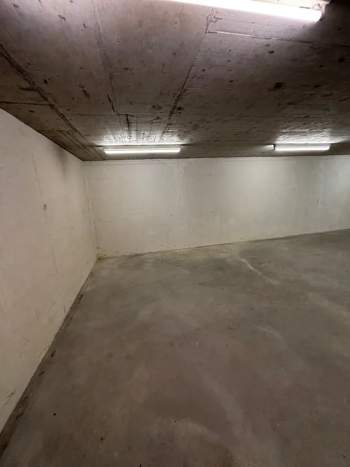 Locale per deposito o hobby direttamente alla stazione di Uster (72m², BG)