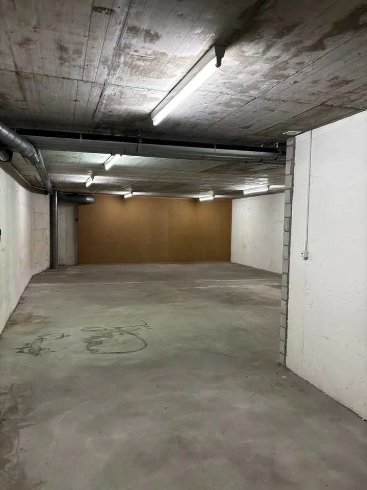 Locale per deposito o hobby direttamente alla stazione di Uster (72m², BG)