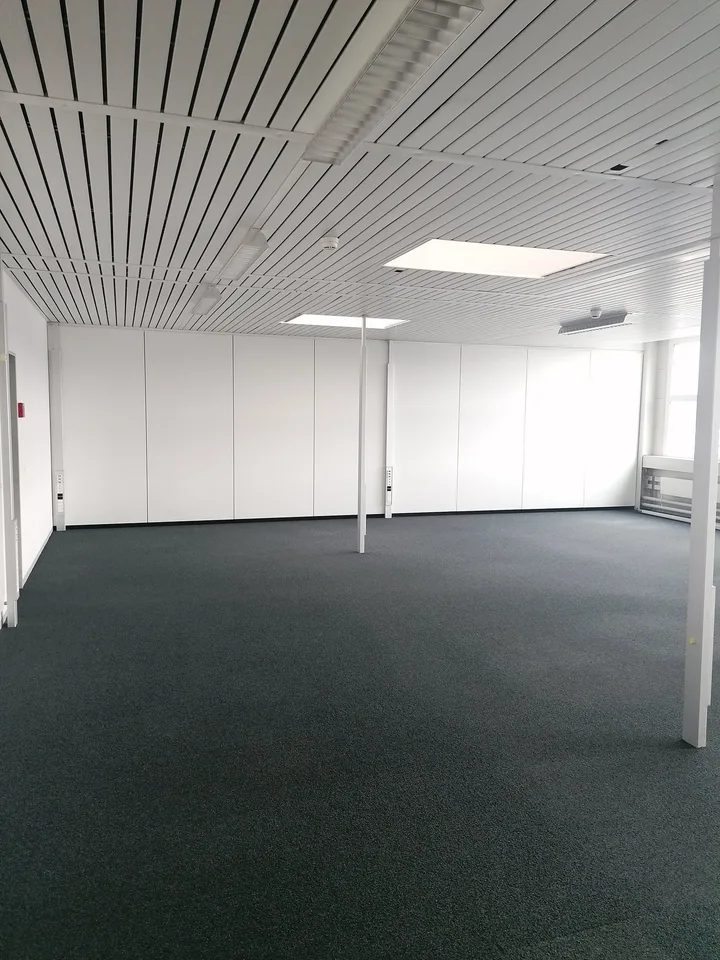 Spazio ufficio luminoso in affitto nel quartiere industriale di Burgdorf!