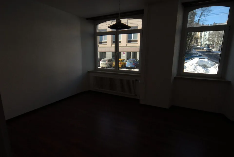 Wohnung mit 2 Zimmern, ideal für kleines Büro, mit Möglichkeit eines Garagenplatzes