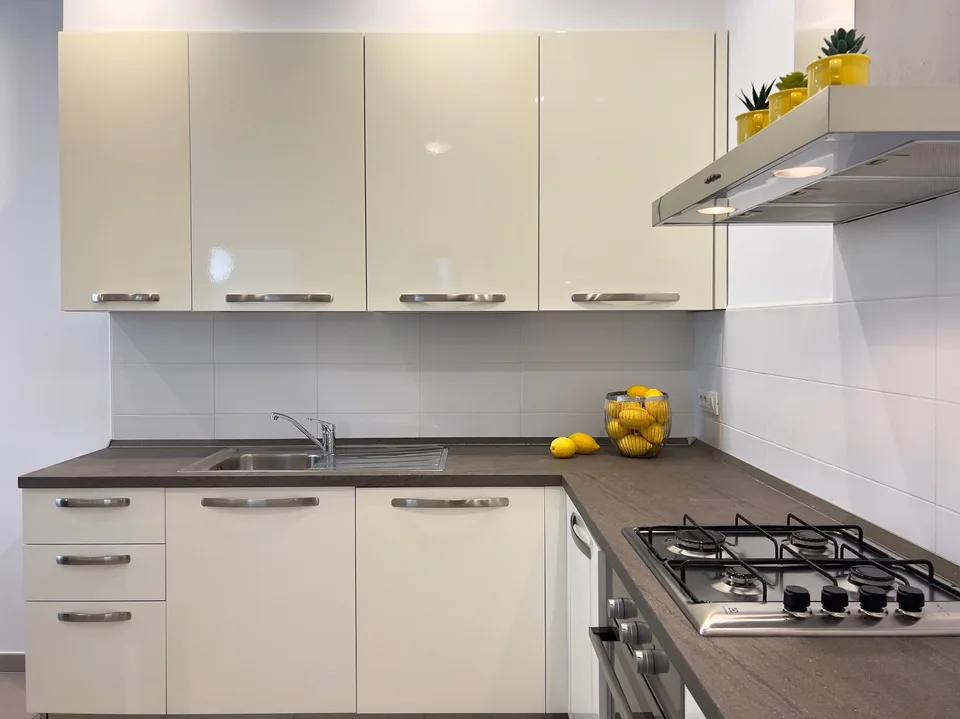 Location à long terme ! Appartement 3 pièces rénové au centre de Laveno, à seulement 2 pas du lac – photo 6 sur 13