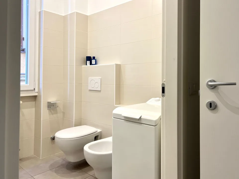 Location à long terme ! Appartement 3 pièces rénové au centre de Laveno, à seulement 2 pas du lac – photo 11 sur 13