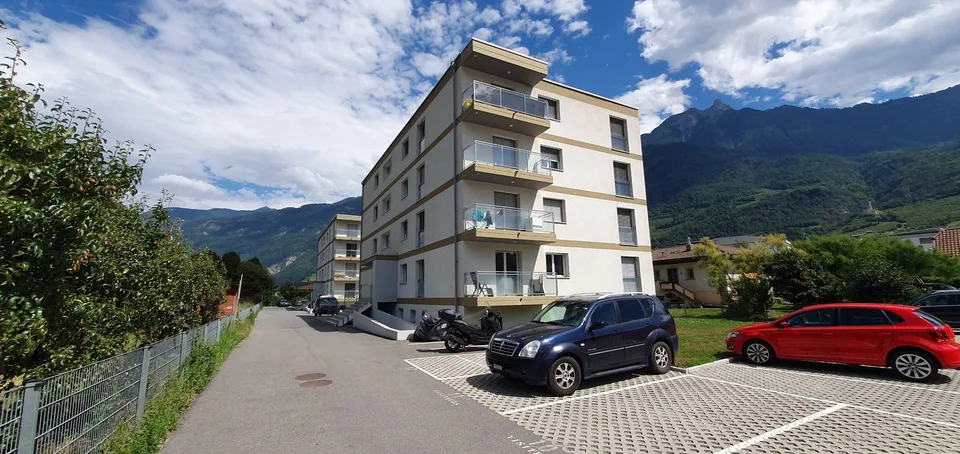 A louer plusieurs places de parc extérieures sur Commune de Saxon