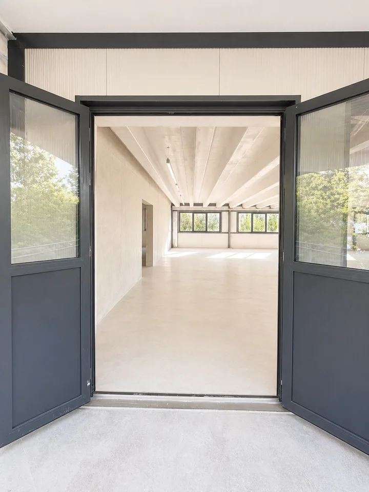 800 m2 Industrie-/Handwerksfläche in Landeron / Neuchâtel