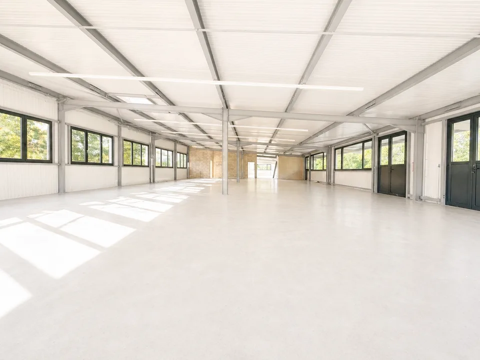 800 m2 Industrie-/Handwerksfläche in Landeron / Neuchâtel