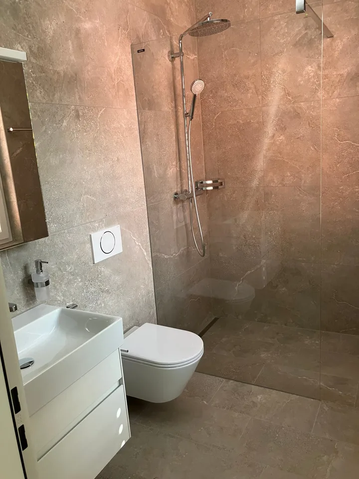 Dernier appartement attique 2.5 pièces avec vue sur la montagne à Waldenburg