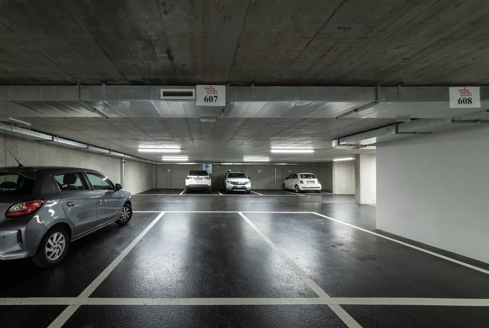 LUGANO, CORSO ELVEZIA 35 - AFFITTASI POSTI AUTO INTERNI