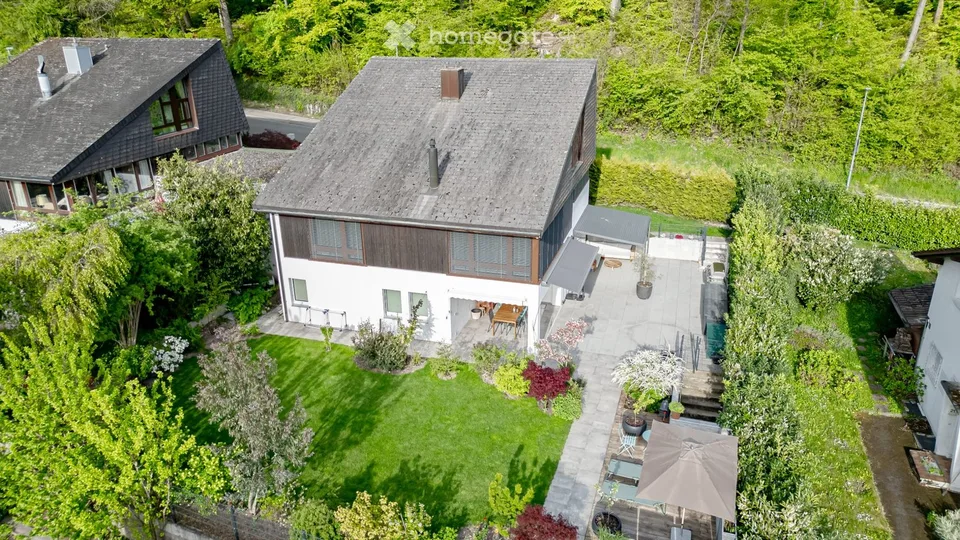 Superbe maison individuelle rénovée avec vue à Geroldswil au bord de la forêt