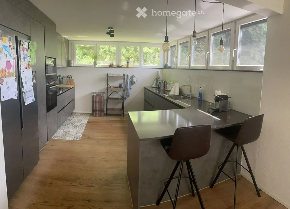 Superbe maison individuelle rénovée avec vue à Geroldswil au bord de la forêt