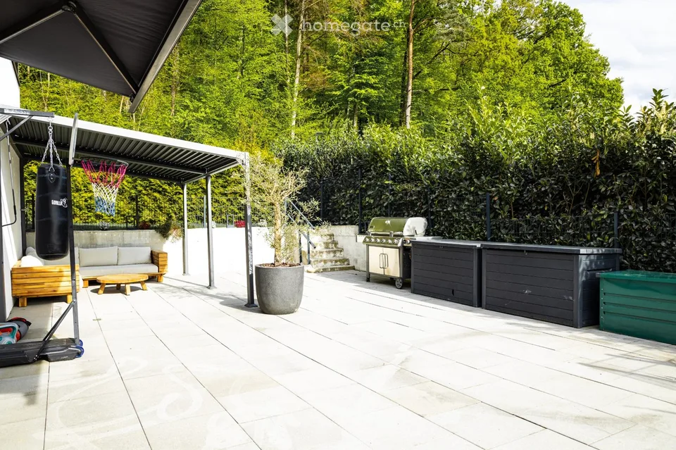 Superbe maison individuelle rénovée avec vue à Geroldswil au bord de la forêt