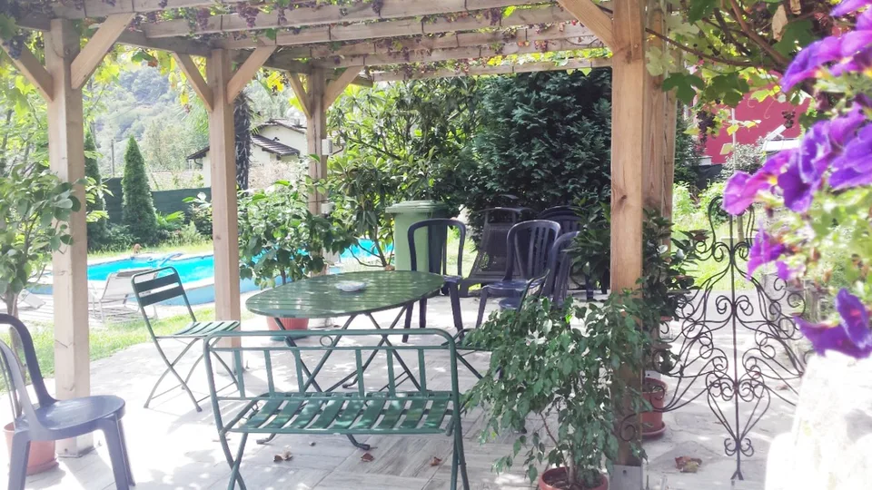 Grande villa 9 locali con piscina interrata e ampio giardino