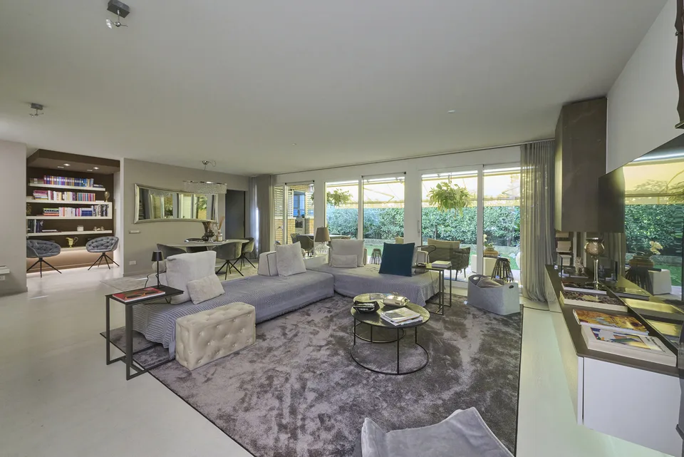 RESIDENZA NAUTILUS: Prestigioso 5,5 locali con giardino