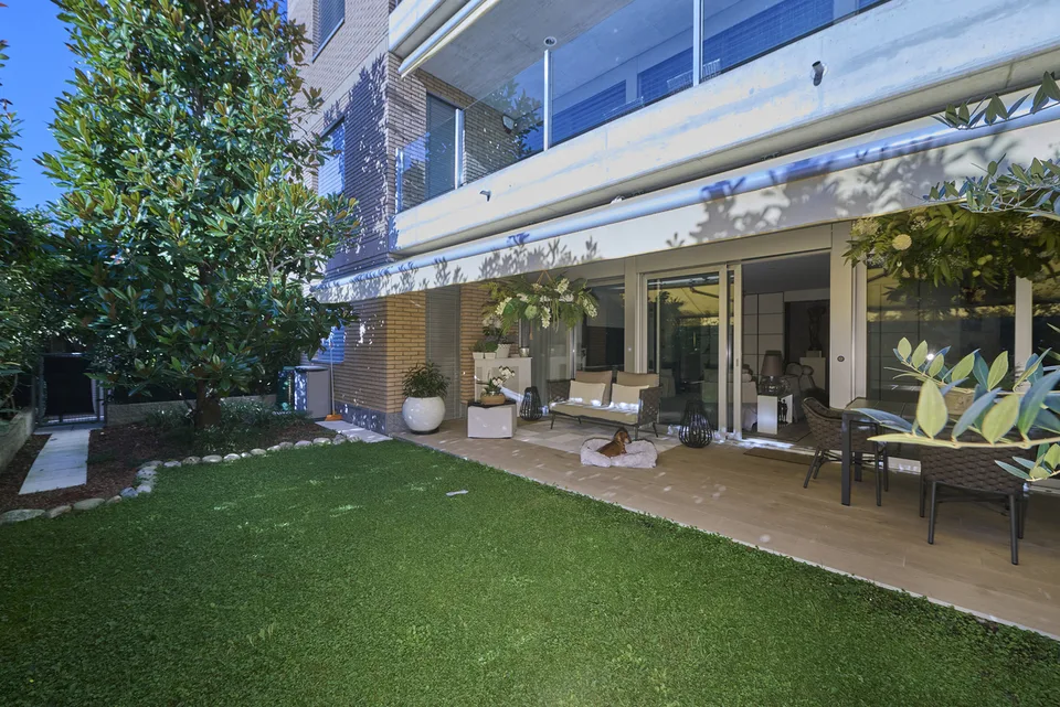 RESIDENZA NAUTILUS: Prestigioso 5,5 locali con giardino