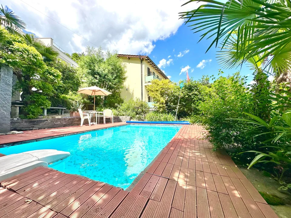 CON GIARDINO E PISCINA