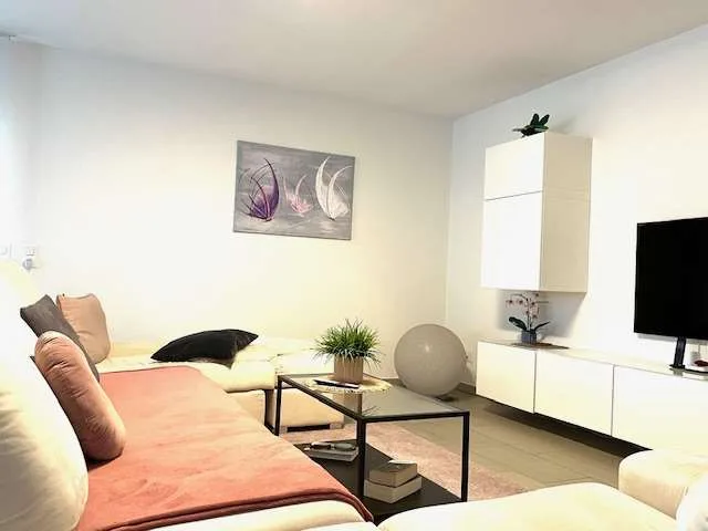Elegante casa in contesto residenziale