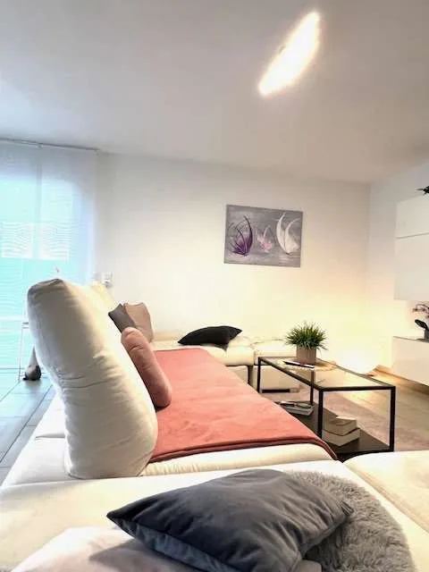 Elegante casa in contesto residenziale