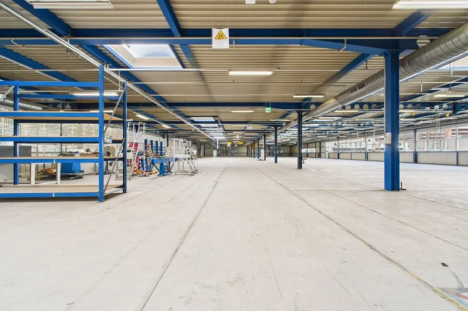 Importante stabile commerciale-industriale