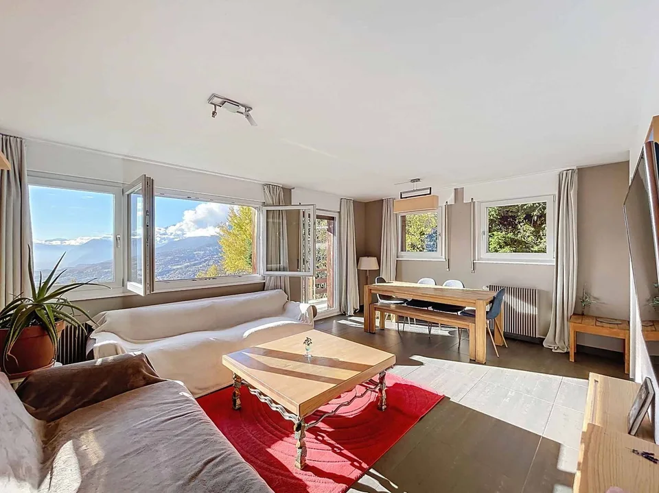 APPARTAMENTO MOLTO BELLO DI 3.5 LOCALI CON VISTA PANORAMICA ECCEZIONALE
