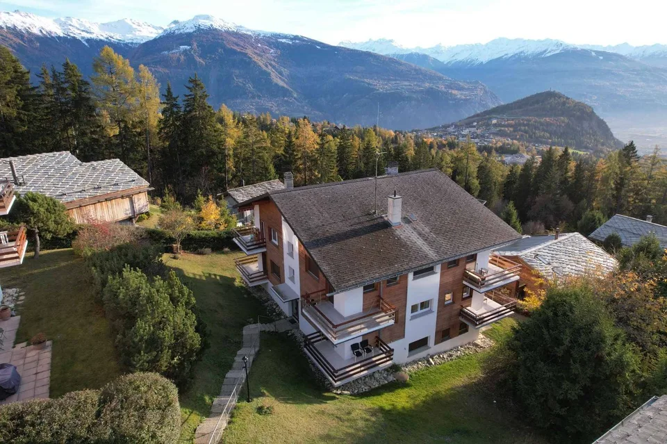 APPARTAMENTO MOLTO BELLO DI 3.5 LOCALI CON VISTA PANORAMICA ECCEZIONALE