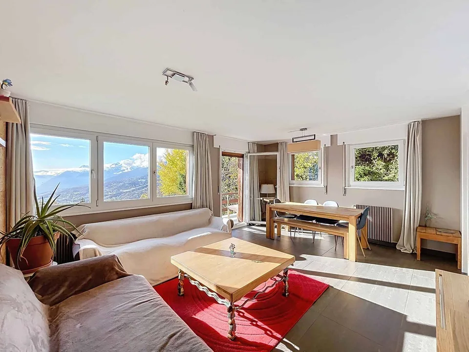 TRÈS BEL APPARTEMENT DE 3.5 PIÈCES AVEC VUE PANORAMIQUE EXCEPTIONNELLE