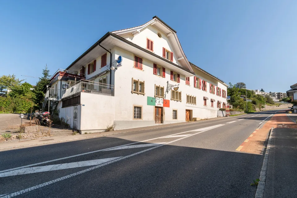 Casa residenziale e commerciale con potenziale di utilizzo versatile e resa del 5,67%