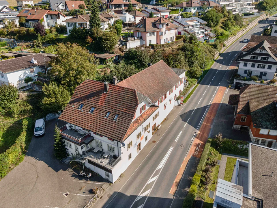 Casa residenziale e commerciale con potenziale di utilizzo versatile e resa del 5,67%