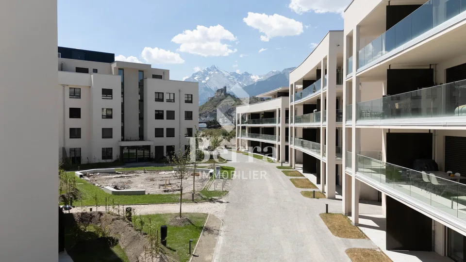 Sehr großes 2.5-Zimmer-Wohnung mit eigenem Garten und Terrasse