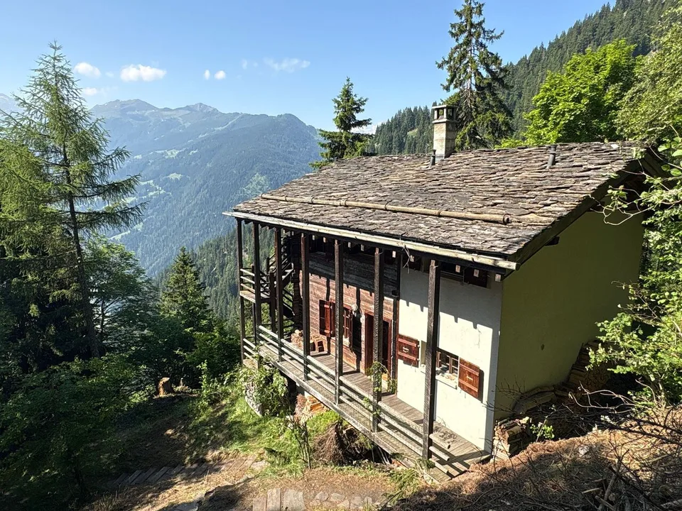 CHALET 6 LOCALI IN CUORE DELLA NATURA - QUARTIERE CALMO / VISTA TOP