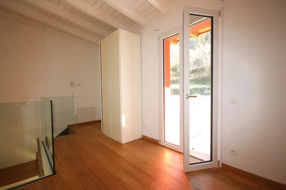 Mendrisio-Capolago: duplex moderne 2,5 pièces dans le noyau