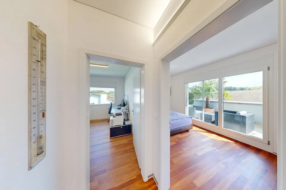 Attika-Lifestyle nahe Bern – 54 m² private Sonnenterrasse & hochwertiger Ausbau – Foto 8 von 12