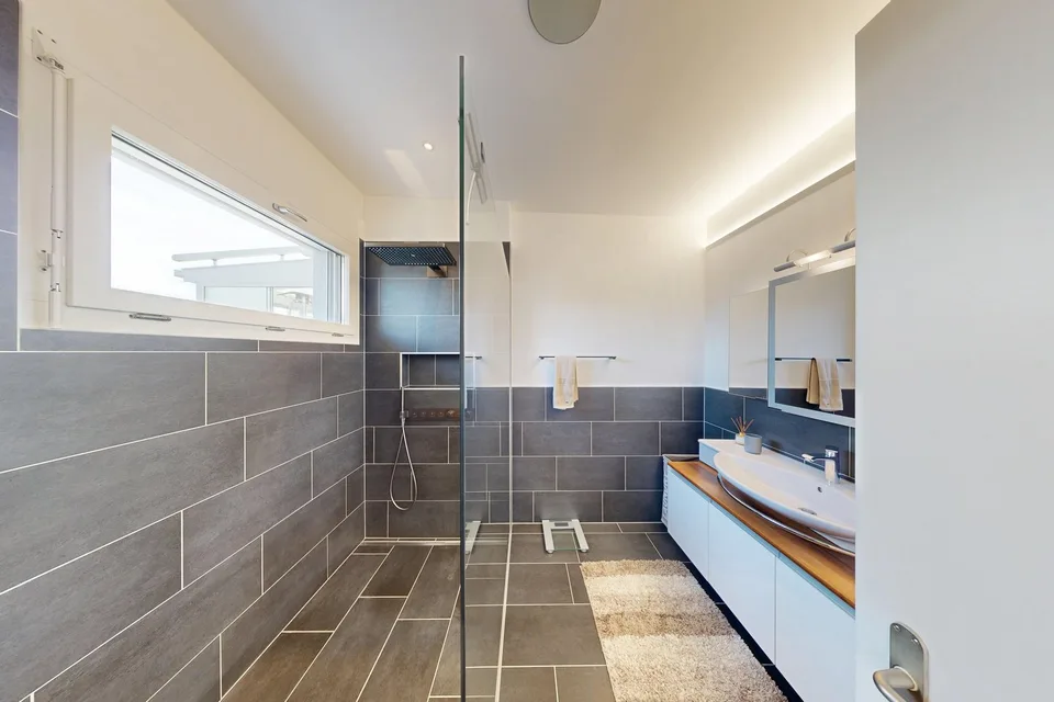 Attika-Lifestyle nahe Bern – 54 m² private Sonnenterrasse & hochwertiger Ausbau – Foto 10 von 12