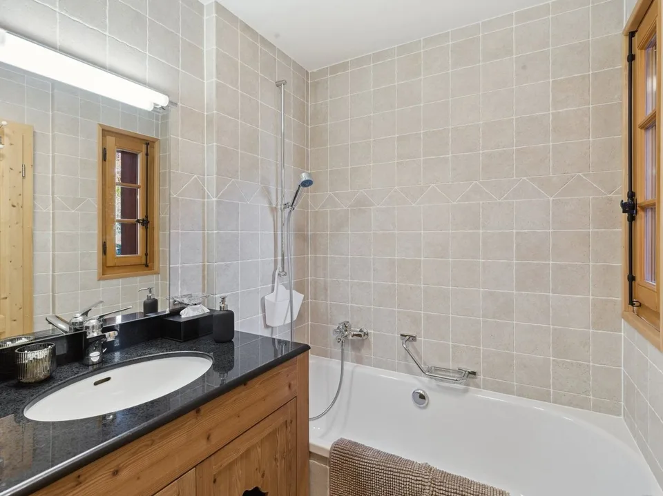 Bell'appartamento di 4,5 locali con camino, giardino privato, vista, 2 parcheggi – foto 12 di 13