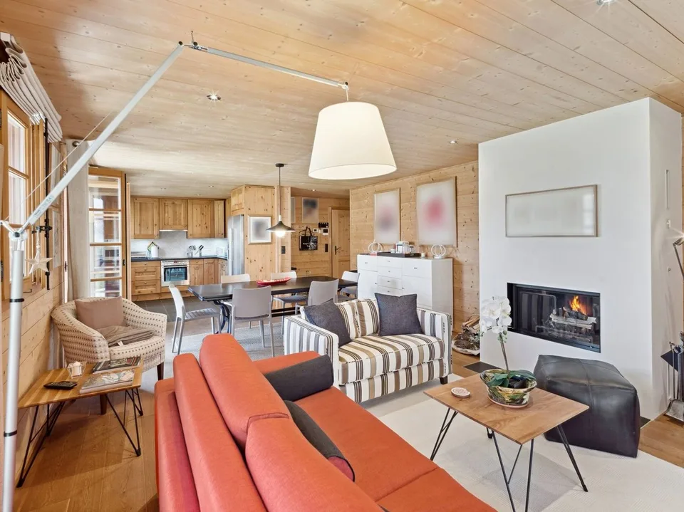 Bello chalet di 4,5 locali con camino, giardino privato, vista e 2 parcheggi