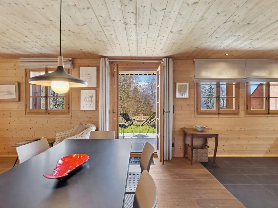 Bello chalet di 4,5 locali con camino, giardino privato, vista e 2 parcheggi